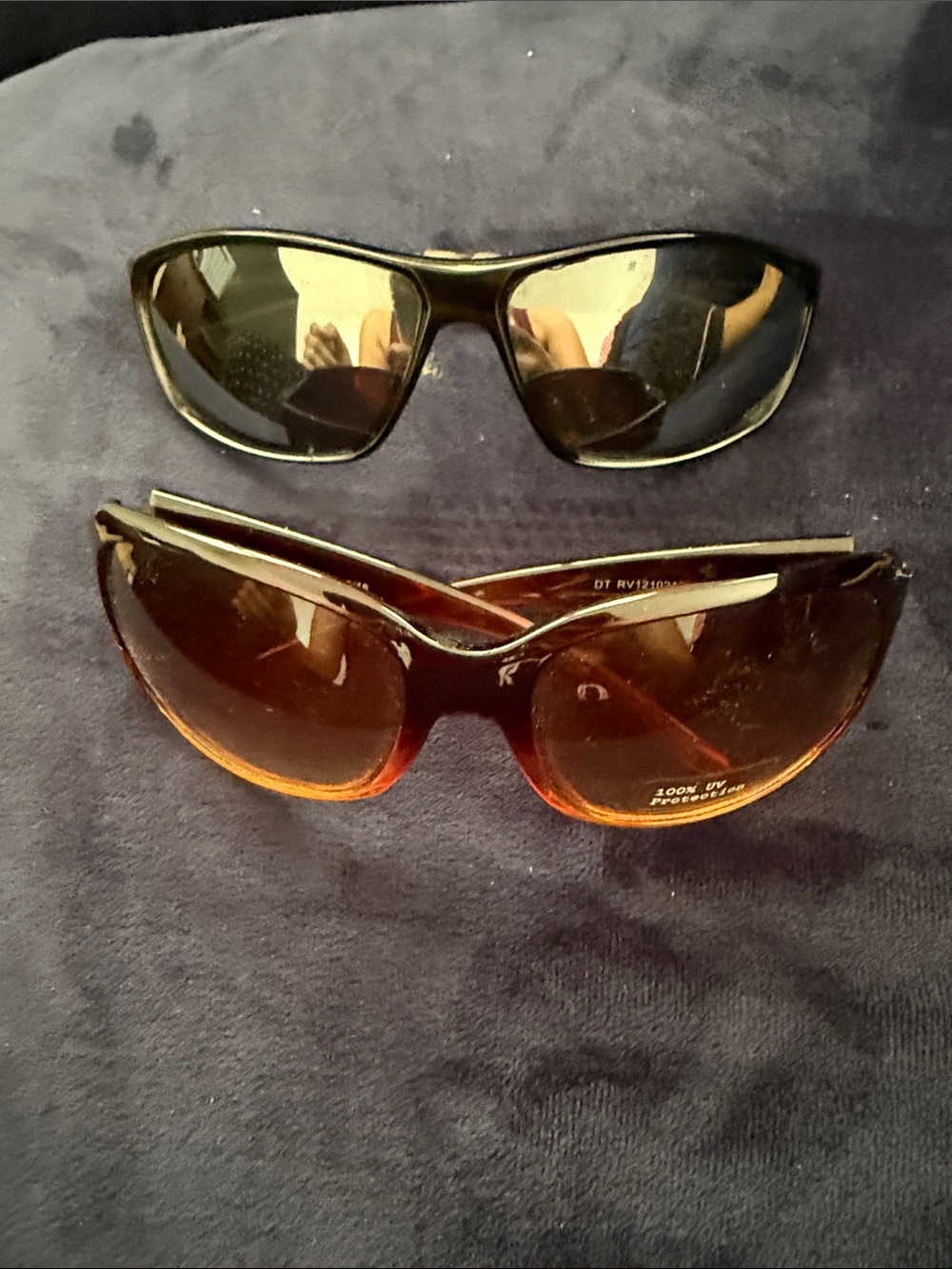 2 pairs of sunglasses